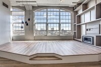 Building Photo - 2600 W 7th St