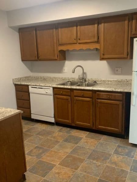 Building Photo - Cedar Bluff! Spacious 2bdrm/1.5bath