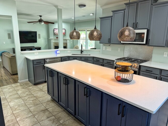 Building Photo - 703 Stagecoach Dr