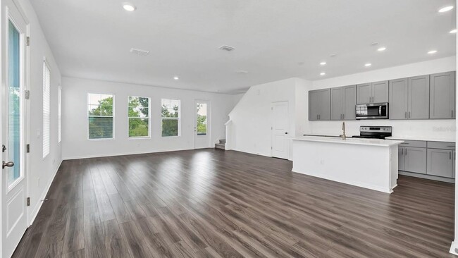 Building Photo - 1640 Sanibel Dr