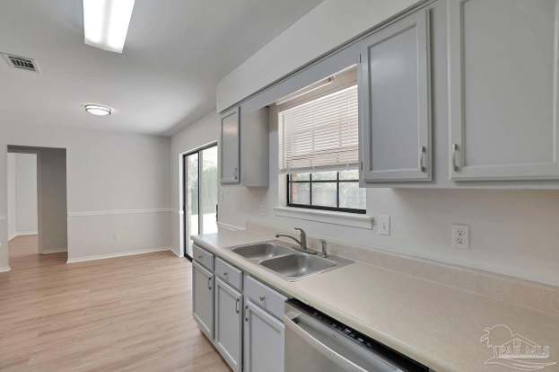 Building Photo - 10601 Silver Creek Dr
