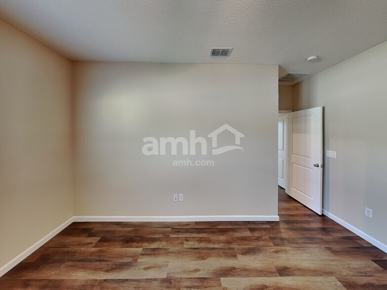 Building Photo - 204 Hemlock Pt