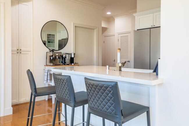 Building Photo - Stunning Corner Condo with City Views in the Heart of Gaslamp