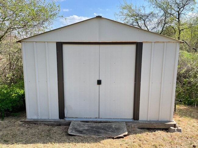 Building Photo - Beautiful 3 bed 2 bath with an office!