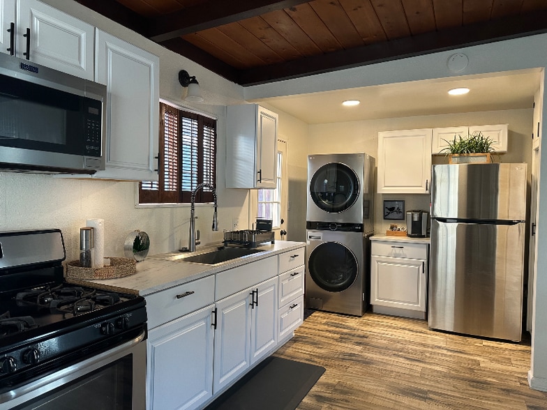 Building Photo - 434 Riverdale Dr