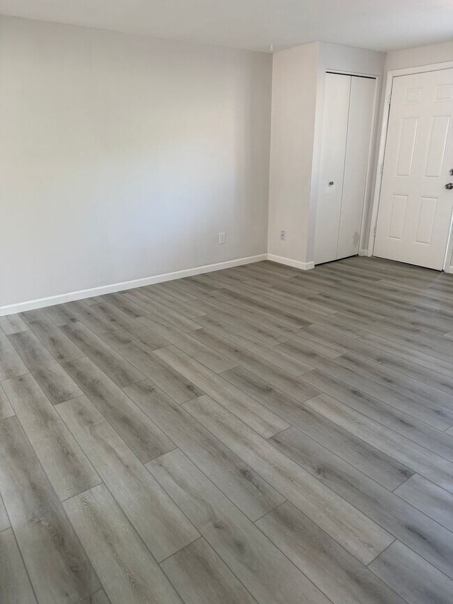 Building Photo - 1809 Eagle View Dr