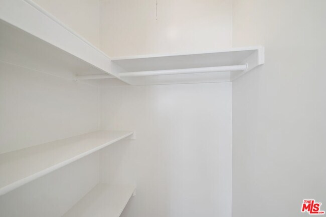 Building Photo - 7946 Fountain Ave