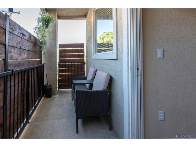 Building Photo - Beautiful 2 bedroom Condo in Uptown Area