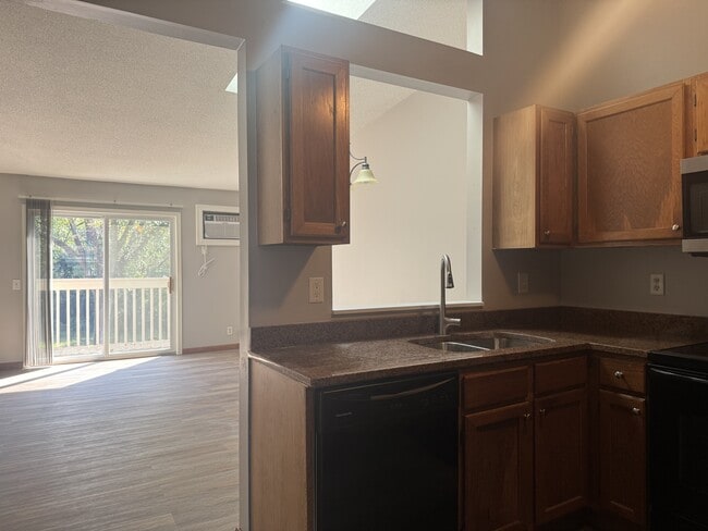 Building Photo - 17490 Pond Cir
