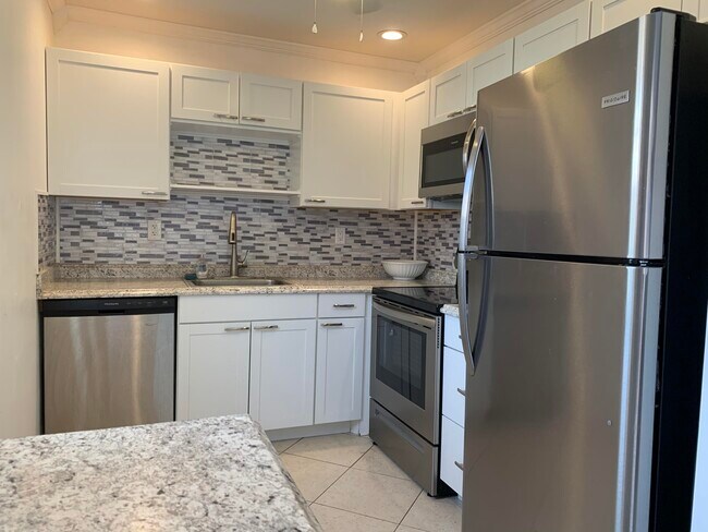 Building Photo - 82 Normandy Ln