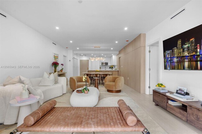 Building Photo - 151 Crandon Blvd