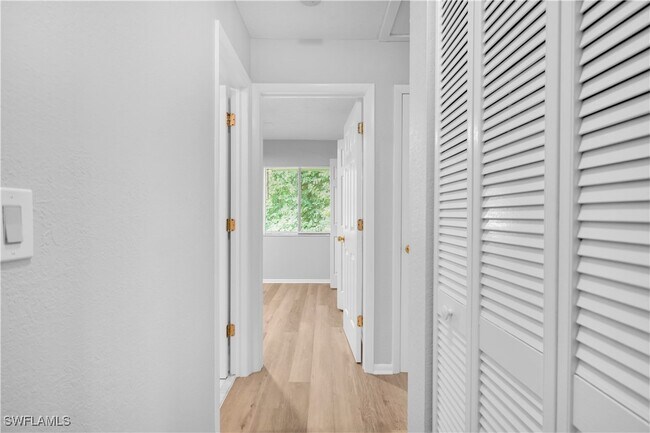 Building Photo - 4627 Bayshore Dr
