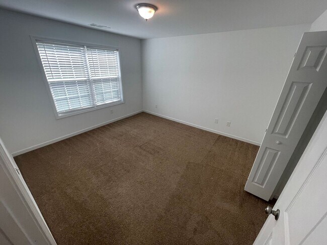 Building Photo - PRE-LEASING FOR AUGUST 2026!