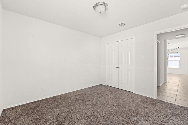 Building Photo - Beautiful 4bed/2 bath