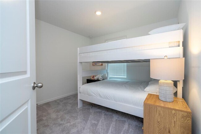 Building Photo - 686 Longboat Dr