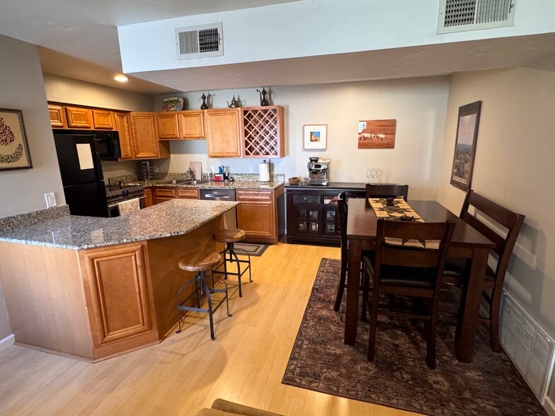 Building Photo - 5300 E Cherry Creek South Dr