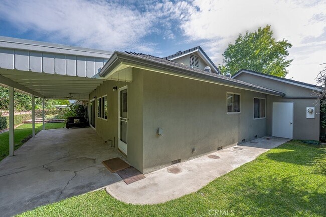 Building Photo - 3547 Henrietta Ave