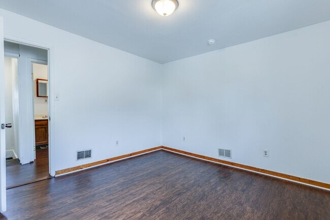 Building Photo - 438 Kathleen St