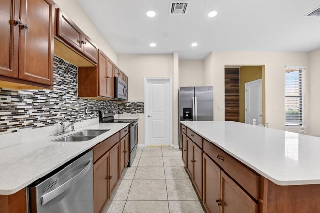 Building Photo - 2833 Troubadour St