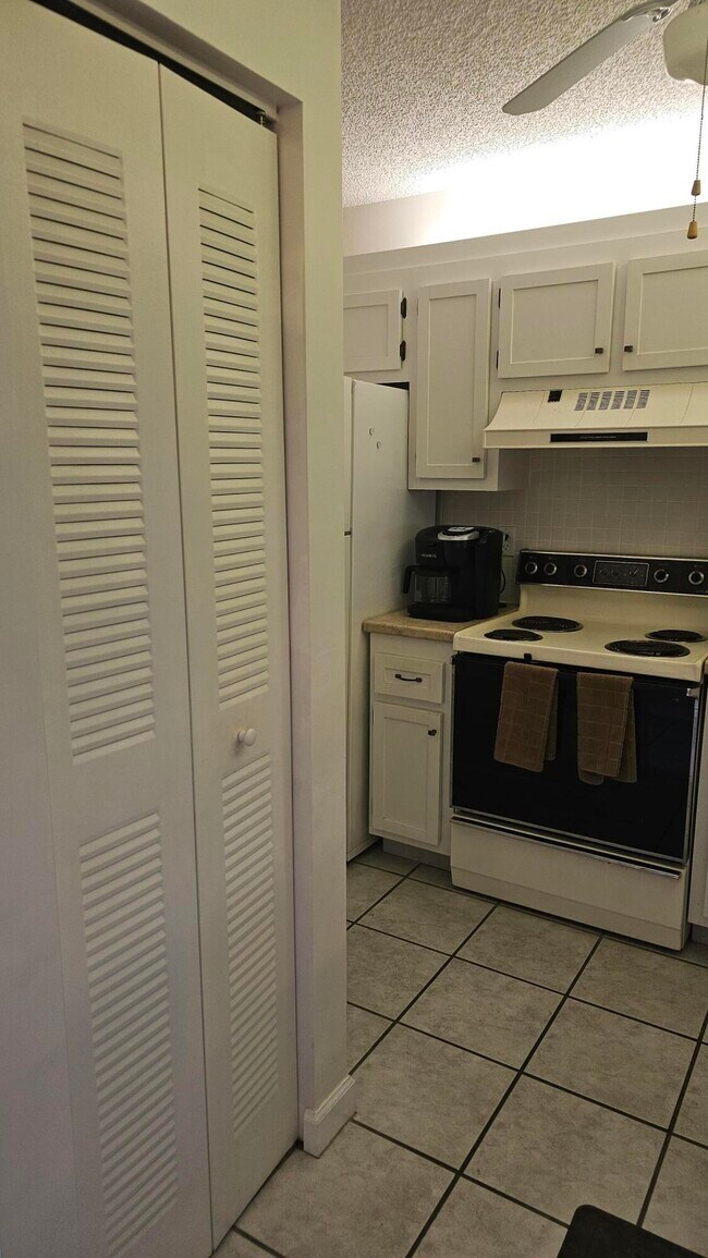 Building Photo - 3138 Via Poinciana