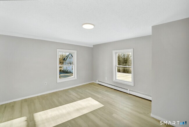 Building Photo - 31 Cossett St