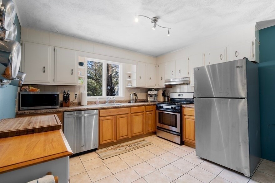 Building Photo - 180 Jerome St