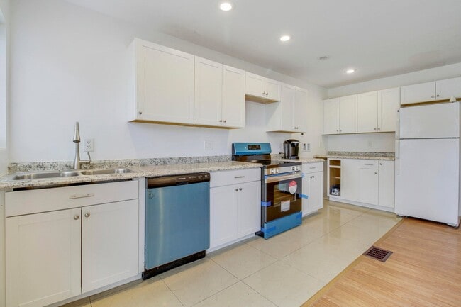 Building Photo - 110 N C St