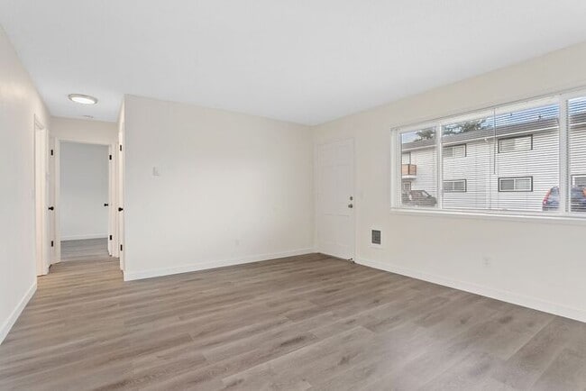 Building Photo - Remodeled 2 bedroom! $1000 VISA GIFTCARD AT MOVE IN, JUST IN TIME FOR THE HOLIDAYS!