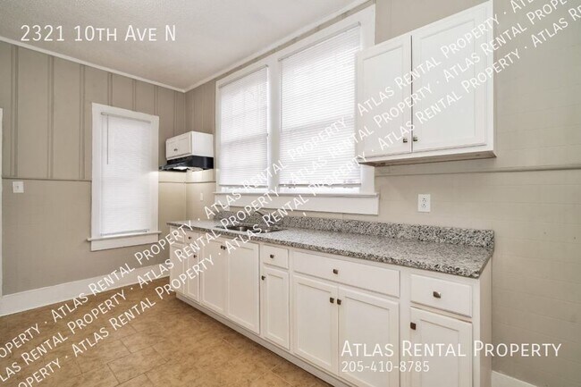 Building Photo - 2321 10th Ave N