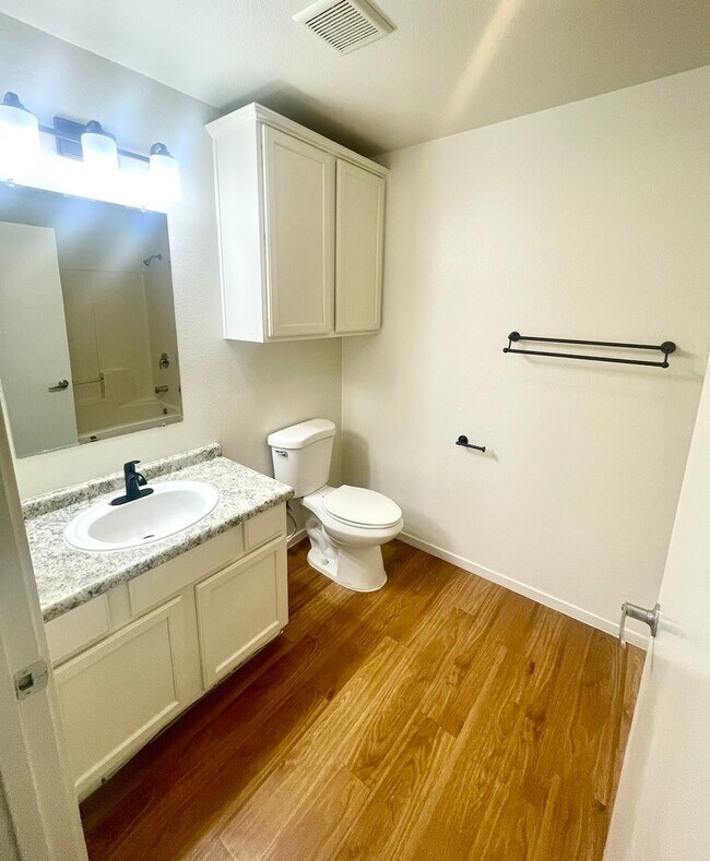 Building Photo - Just Reduced!!! Private 2 bedroom apt