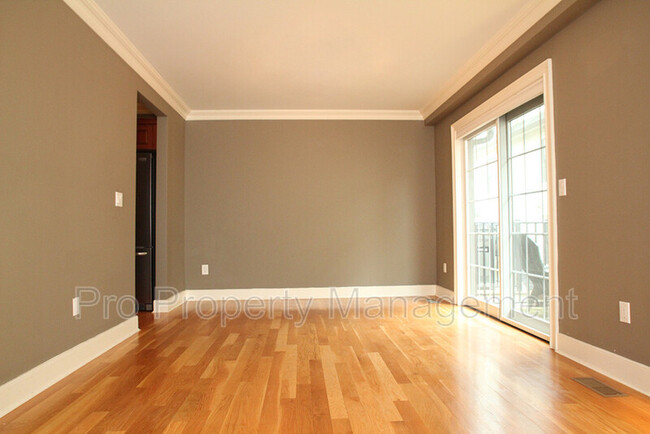 Building Photo - 109 Forest St
