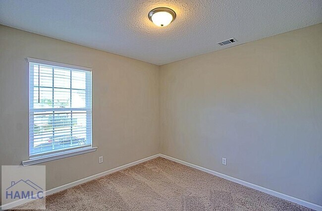 Building Photo - 33 Daylily Ct