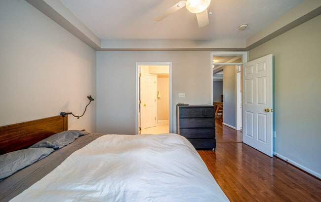 Building Photo - Comfortable Condo Living in Convenient Alexandria Location