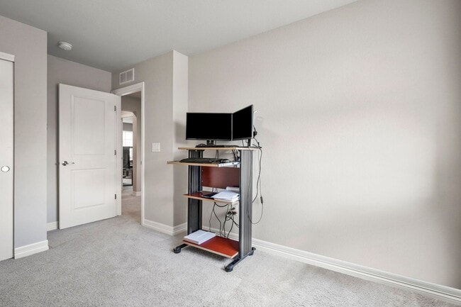 Building Photo - Stunning 4BR House in Aurora