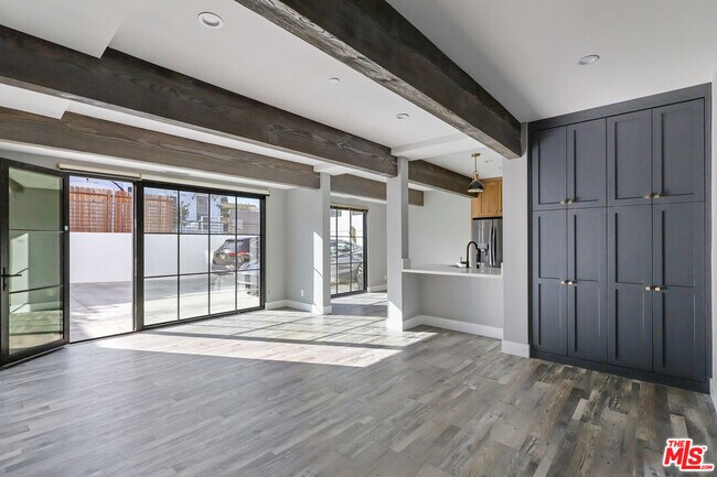 Building Photo - 2519 Curtis Ave