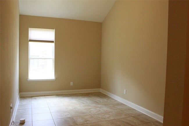 Building Photo - 8727 Stoney Brook Ln