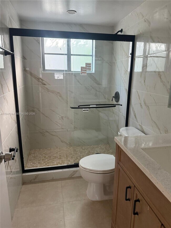 Building Photo - 1050 7th St