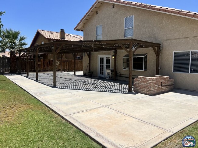 Building Photo - 1240 E Calle De Oro