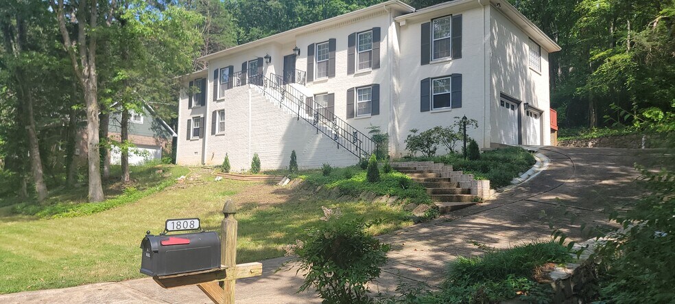 Building Photo - 1808 Mountainbrook Dr SE