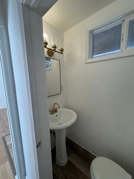 Building Photo - 144 E Avenue Q