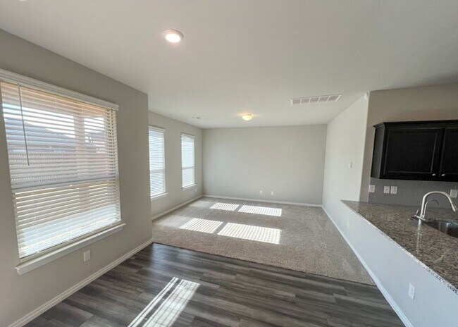 Building Photo - Luxurious Home in Falling Springs!
