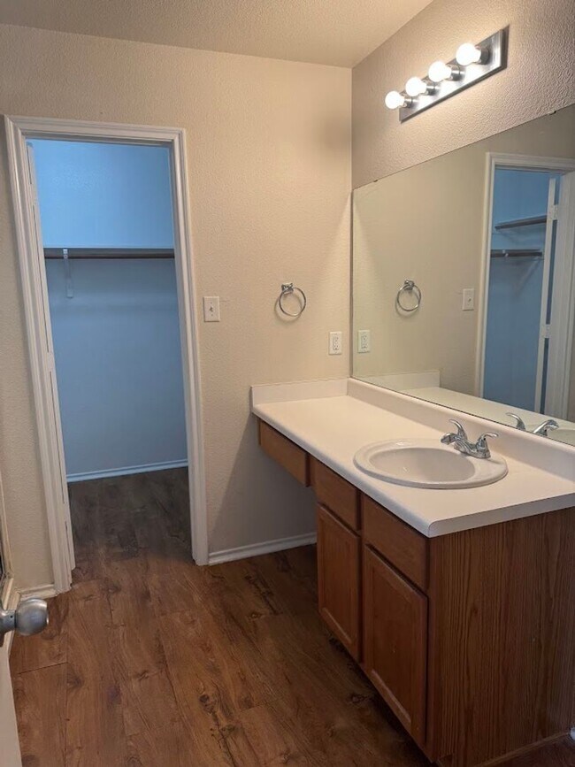 Building Photo - GREAT HOME! GREAT LOCATION