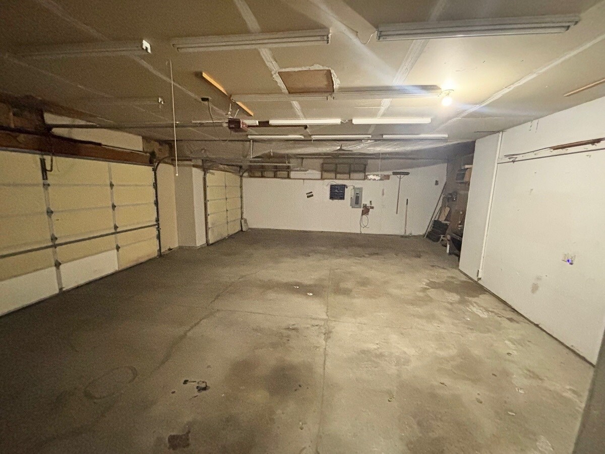 Building Photo - 15014 Valley View Pl