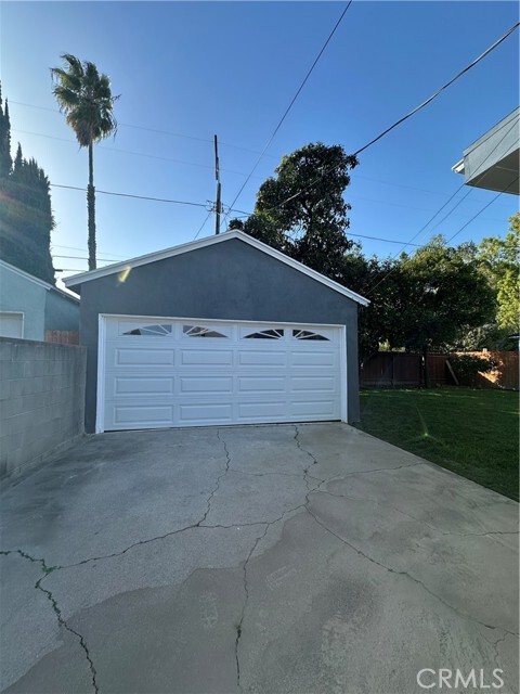 Building Photo - 6447 Balcom Ave