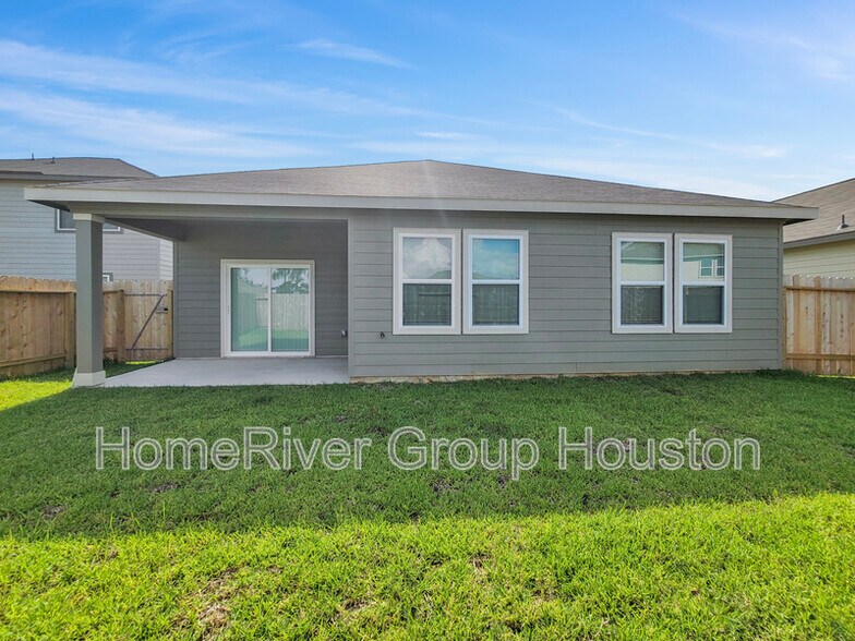 Building Photo - 28410 Selsdon Ct
