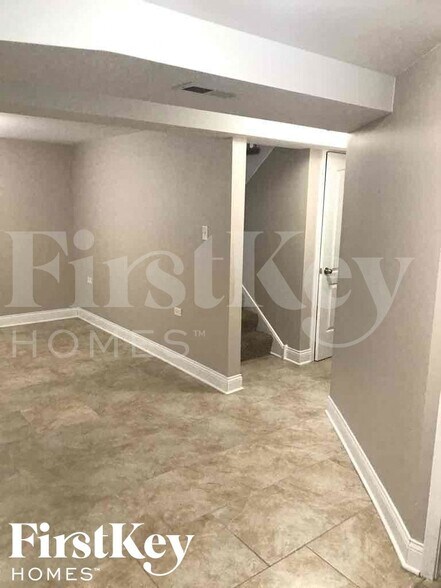 Building Photo - 430 E Clark St