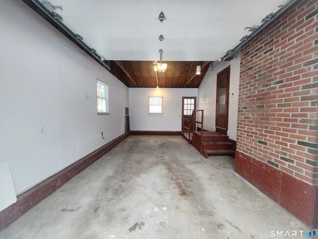 Building Photo - 8 Quinn St