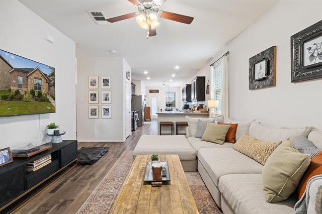 Building Photo - 2145 Miramar Dr
