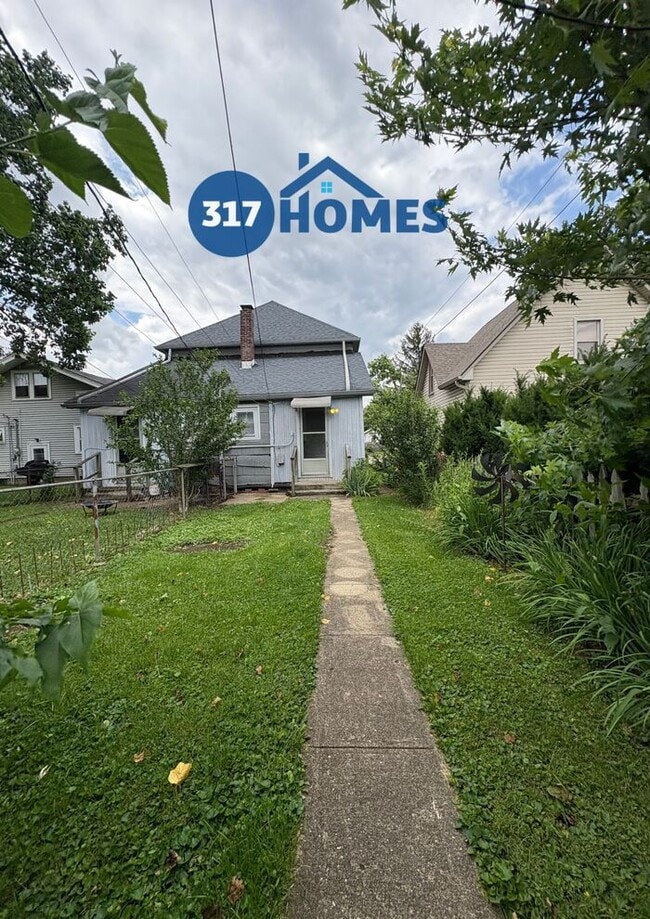 Building Photo - Lovely 2 Bedroom Duplex