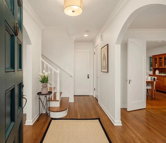 Building Photo - Laurelhurst View Home